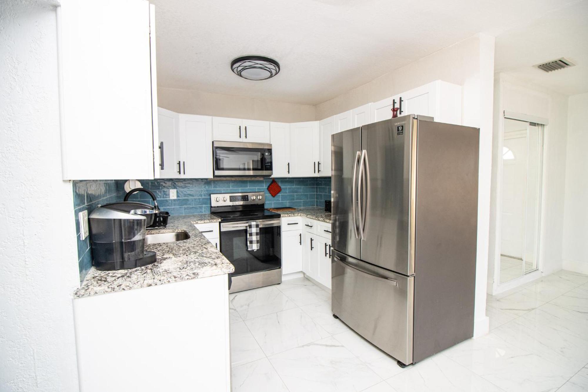 Shared Home - Close To The Beach Riviera Beach Exterior photo