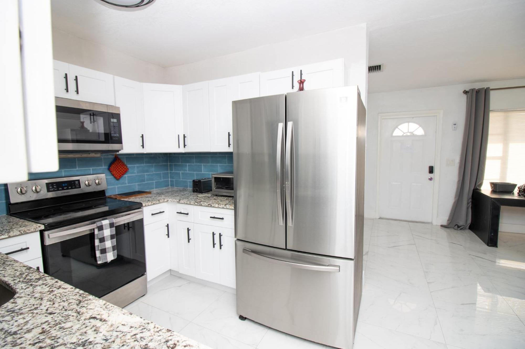 Shared Home - Close To The Beach Riviera Beach Exterior photo